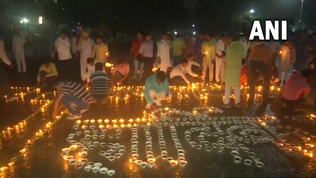 ANINewsUP's tweet photo. People in Varanasi - PM Narendra Modi's parliamentary constituency - lit 71,000 earthen lamps this evening on the occasion of his 71st birthday today. https://t.co/7U9eKfDtRS