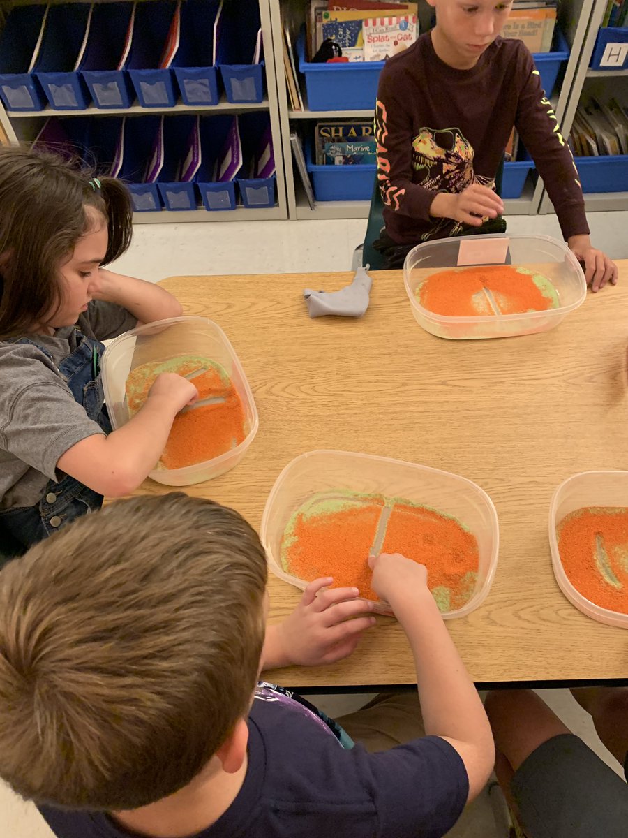 JoleneMoeser's tweet photo. 2nd-4th Readers “unlocked” our sound wall to review our learning from last year. We listened to the phonemes/sounds, used sand trays to form the graphemes/letters & located the matching pictures with flashlights. @tools4reading @IMSEOG #soundwalls #soarlikeahawk #wearewentzville https://t.co/YwBTQPzFqg