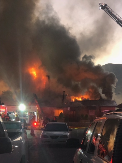 FOX5Vegas's tweet photo. LATEST: Fire officials respond to blaze at Mt. Charleston Lodge outside of Las Vegas

DETAILS: https://t.co/izAz3v9uvQ https://t.co/nyEUq8OFKp