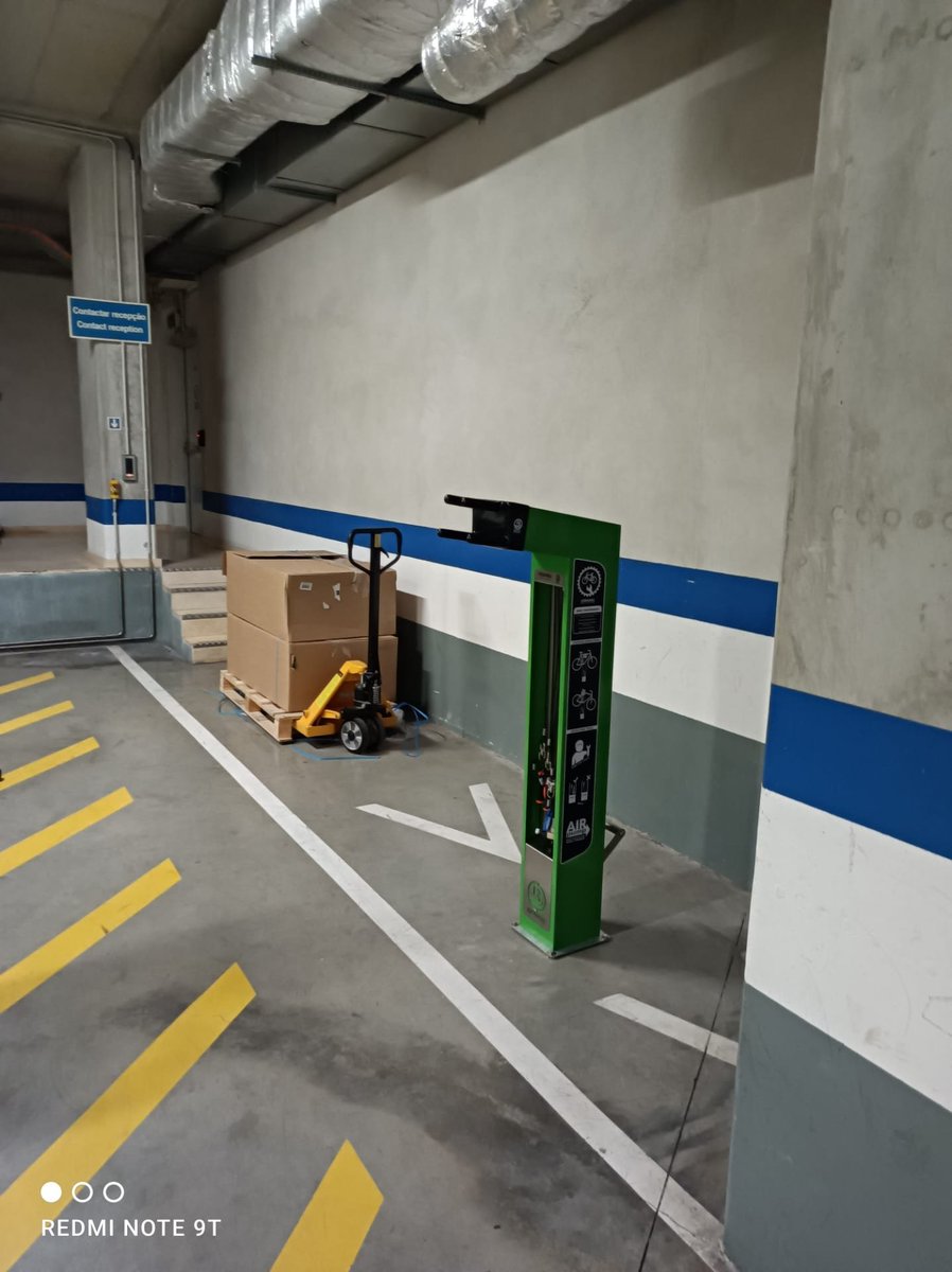 BiciwayMobility's tweet photo. A @EMSA_LISBON vai passar a dispor de uma oficina de reparação com bomba de ar UrbanFix da Biciway para servir quem lá trabalha e se desloca de bicicleta.
Mais uma entidade Bike Friendly
#bike #mobility #urbanfix #biciway https://t.co/j5umzZtpxc