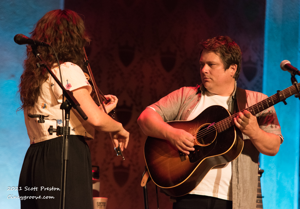 cincygroove's tweet image. Watkins Family Hour, 9/16/21, Memorial Hall, Cincinnati, OH cincygroove.com/2021/09/17/wat… @OTRMemorialHall @SaraWatkins @seancwatkins #watkinsfamilyhour #sarawatkins #seanwatkins #cincinnati