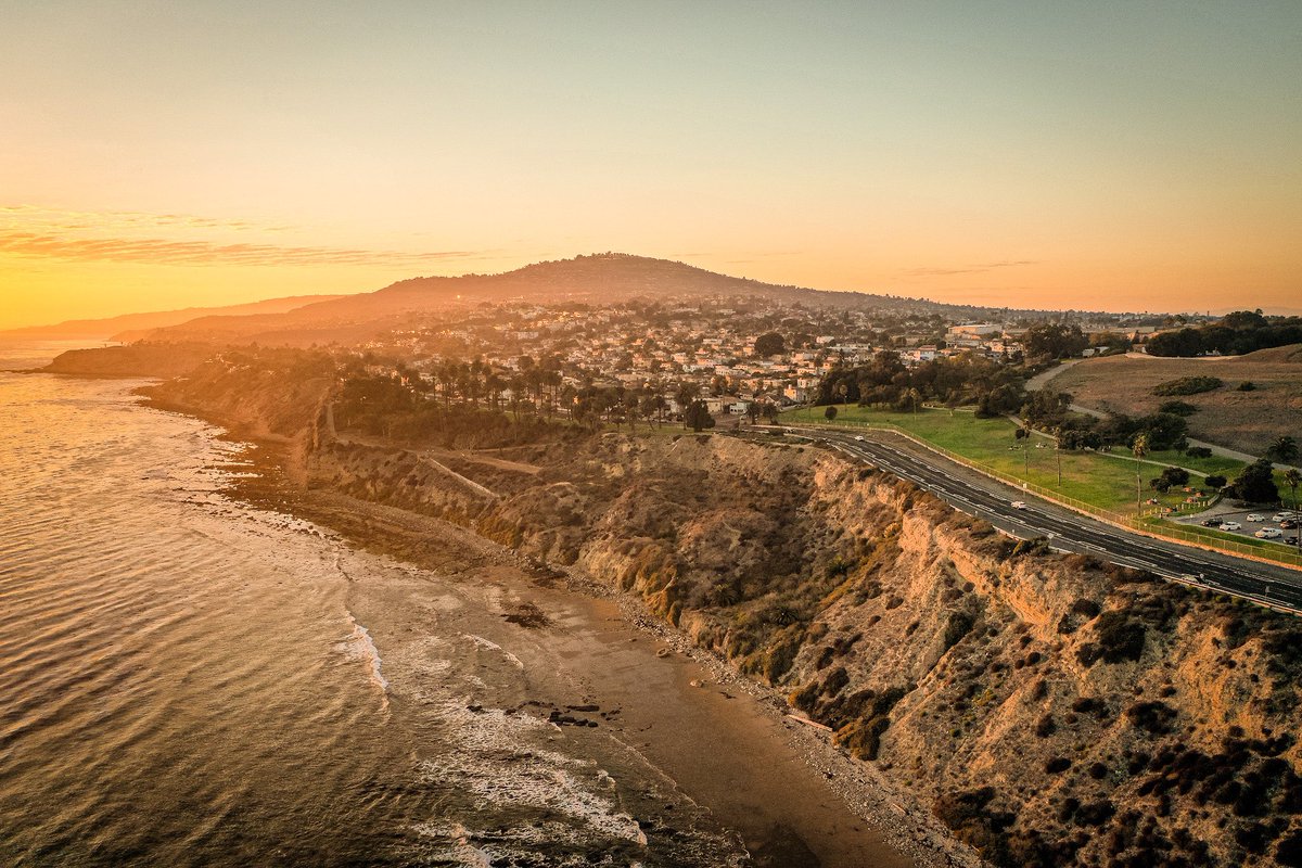_GDWhite99_'s tweet photo. LA Sunset
.
. 
Shot on DJI Mavic Pro 2
.
.
@DJIGlobal https://t.co/Zr6RcSTGRt