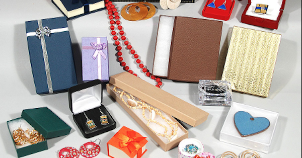 Fetpak's tweet photo. Fetpak has the Jewelry Boxes you need to make your presentation the way it deserves to be... https://t.co/3HSeTX0nkp https://t.co/iytVRyKL0k