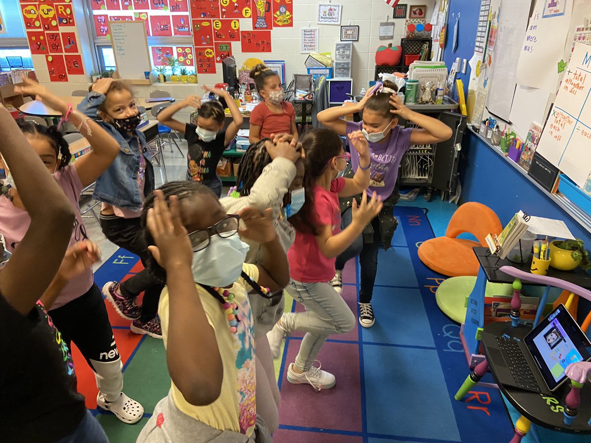 LongstreetBeth's tweet image. Girls Coding Club is up and running!!! Love that is can be in person this year!!🤖 We started with some unplugged activities with commands!! @OrchardSTEM @CleMobileFabLab @CLEMetroSchools #everyonecode #Appleedu