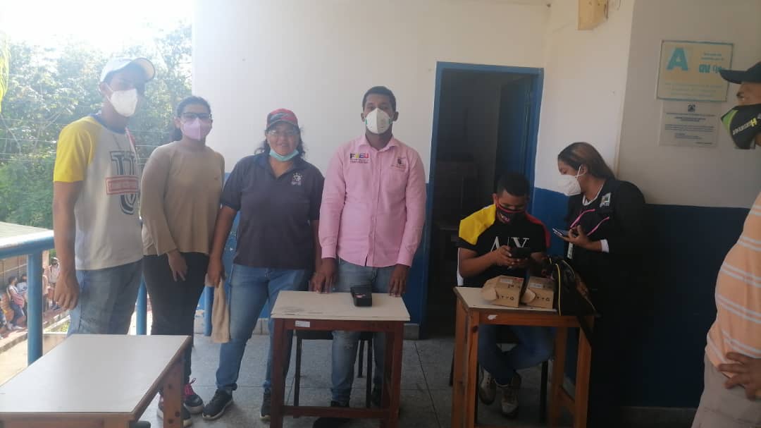 Uneginforma's tweet photo. #EnDesarrollo Jornada de registro del pasaje estudiantil #VeTicket en sede #UNEG #CiudadBolívar #AngosturaDelOrinoco #RegresoAClases2021 #UNEFA #UBV #FEVEU #OBE https://t.co/2meb7ZUvHb