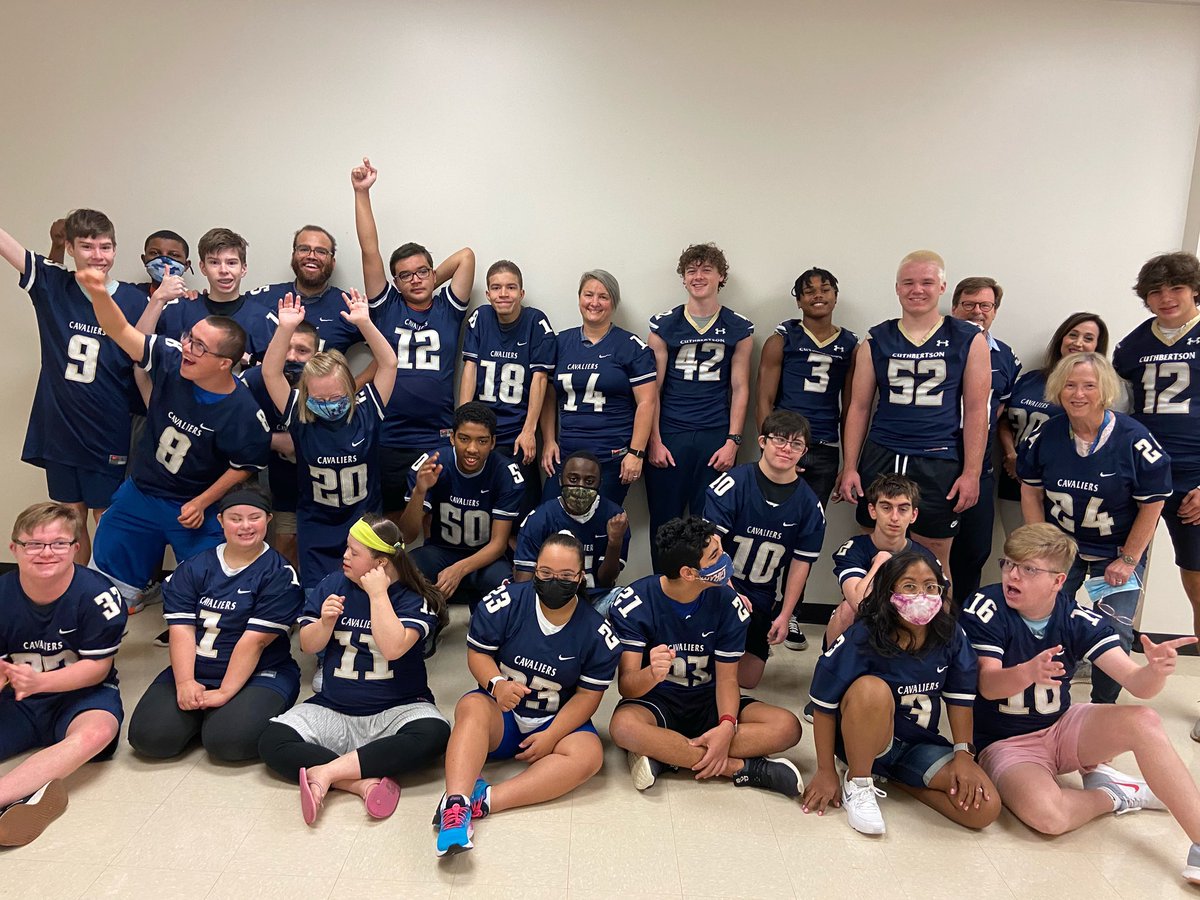 CHS_CavsFB's tweet image. Cuthbertson TTA class representing the C and swords today! #FEARLESS⚔️