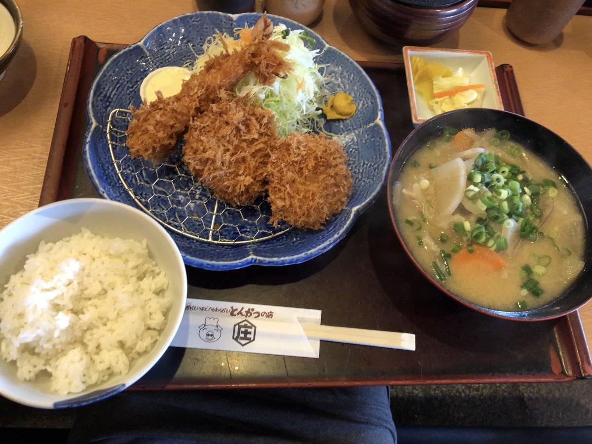 perosan1014's tweet photo. トンカツ食べたくなったらよく行ってた🐷かつ庄へ✨小さい頃から来てた記憶が🤭
キャベツおかわりできるからバクバク食べれるなぁ🥺豚汁も身体あったまるしいい感じ✨ https://t.co/xR3kqYSLIZ