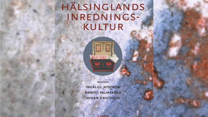 Ny bok 📗Hälsinglands inredningskultur. Ingalill Nyström, Anneli Palmsköld och Johan Knutsson (red.). Hälsingegårdarnas interiörer undersöks med metoder från både humaniora och naturvetenskap. Utgiven Kriterium och Makadam. Läs boken: kriterium.se/site/books/e/1… #peerreview #OAbooks