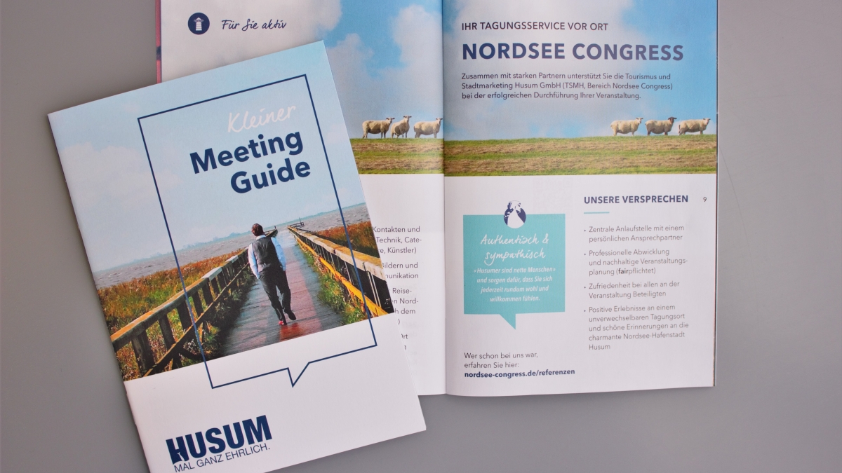 NordseeCongress's tweet image. #Fangfrisch lädt die Neu-Auflage des Kleinen #MeetingGuide&apos;s zum #Ankern und #Netzwerken nach #Husum an die #Nordsee ein. 
#SHmeetings #NordseeCongress #Eventprofs #TagenmitKopffreiEffekt #TagenwoandereUrlaubmachen
⤵️nordsee-congress.de/Service-Kontak…