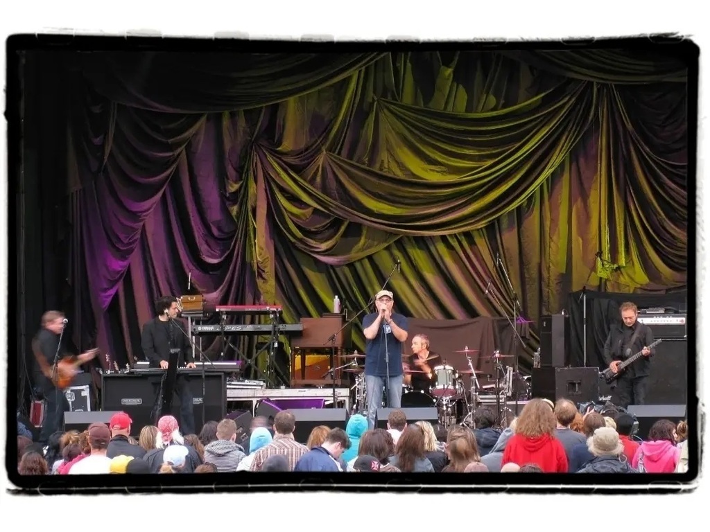 RetinalBurn's tweet image. #tbt September 2008 Pushed color around for @haywiremusic and @goodcharlotteband at Summerset Festival. Chris Maeder brilliantly lit headliner @alanis .
The first iteration of my pinch'n'pull drop. Turned out alright 🙂

#ld #lighting #lightingdesign #livemusic #liveevents #c…