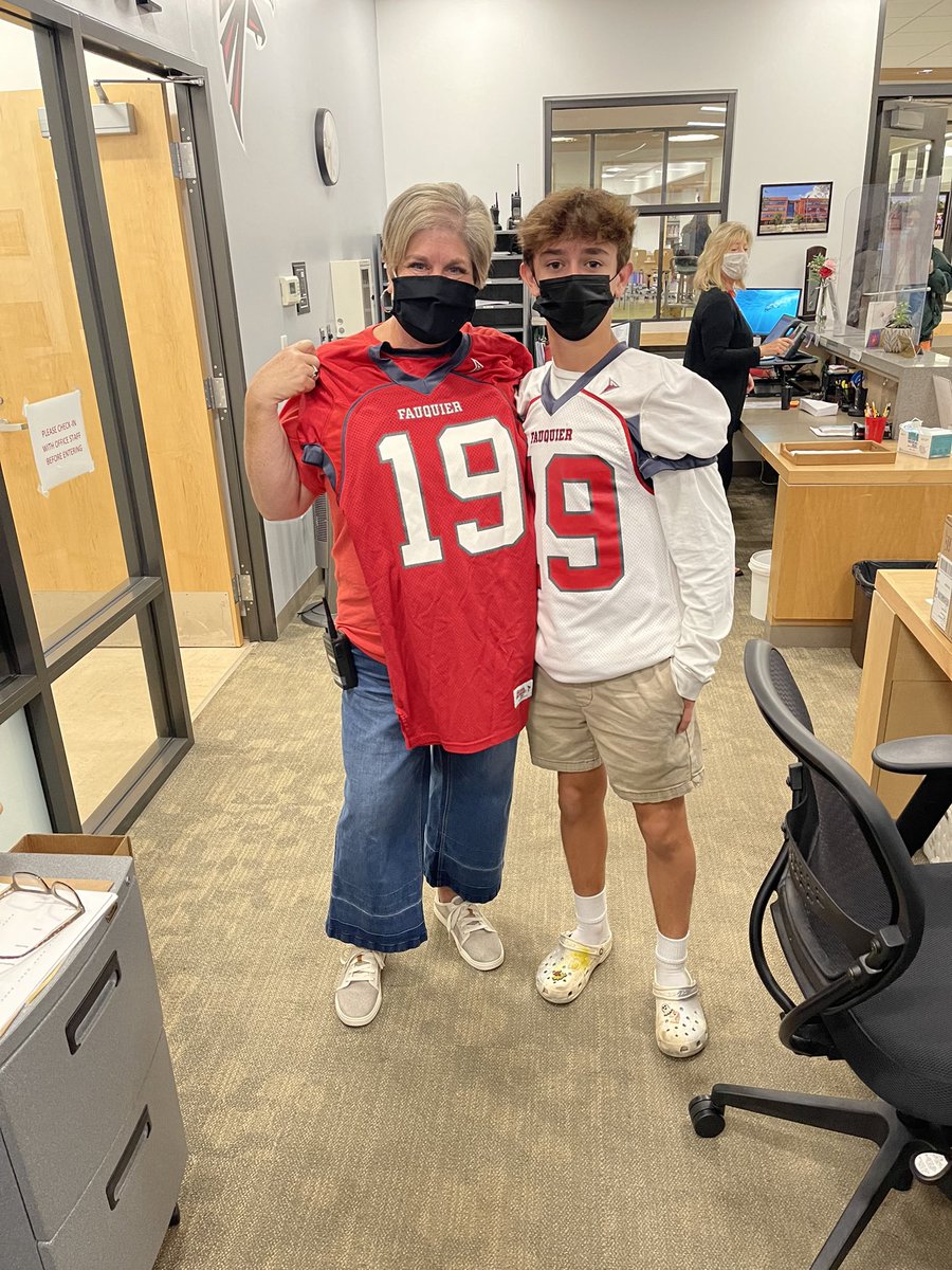It’s Fauquier Football Friday!! I am so thankful to such amazing and support staff! <a href="/FFootball2019/">FHSFootball2019</a> <a href="/fauquierhs/">fauquierhsnews</a> <a href="/fhsfalconer/">The Falconer</a> <a href="/FauquierVB/">Diana Story</a>