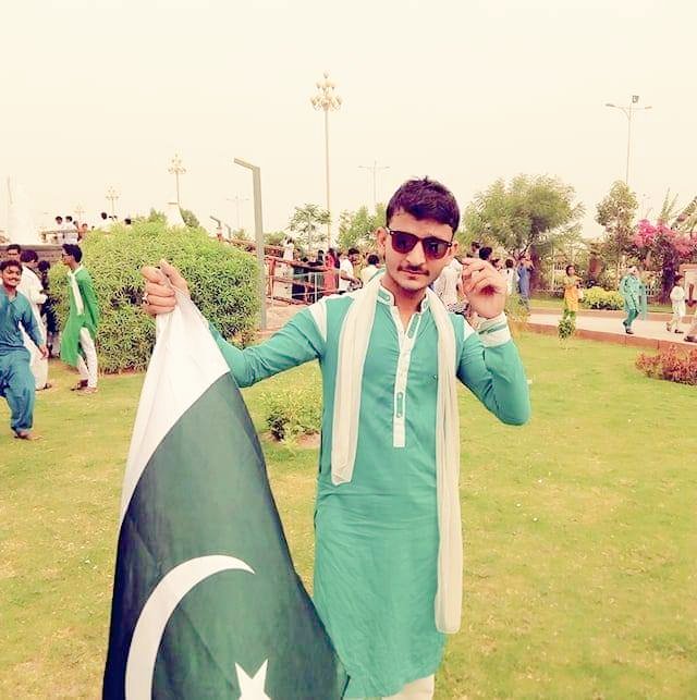 UsmanKSath's tweet photo. I am Usman a proud PAKISTANI . I wanna tell the world that Pakistan is save for every one🇵🇰🔥❤
#PakistanIsSafeforEveryone 
#StopDefamingPakistan
#NZvPAK 
#shameonblackcaps https://t.co/zCWjJZ7TUR