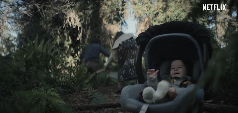 giselleb1234's tweet photo. Not them burying a body with their baby right there😭💀#YouNetflix https://t.co/FWYUgFF9JO