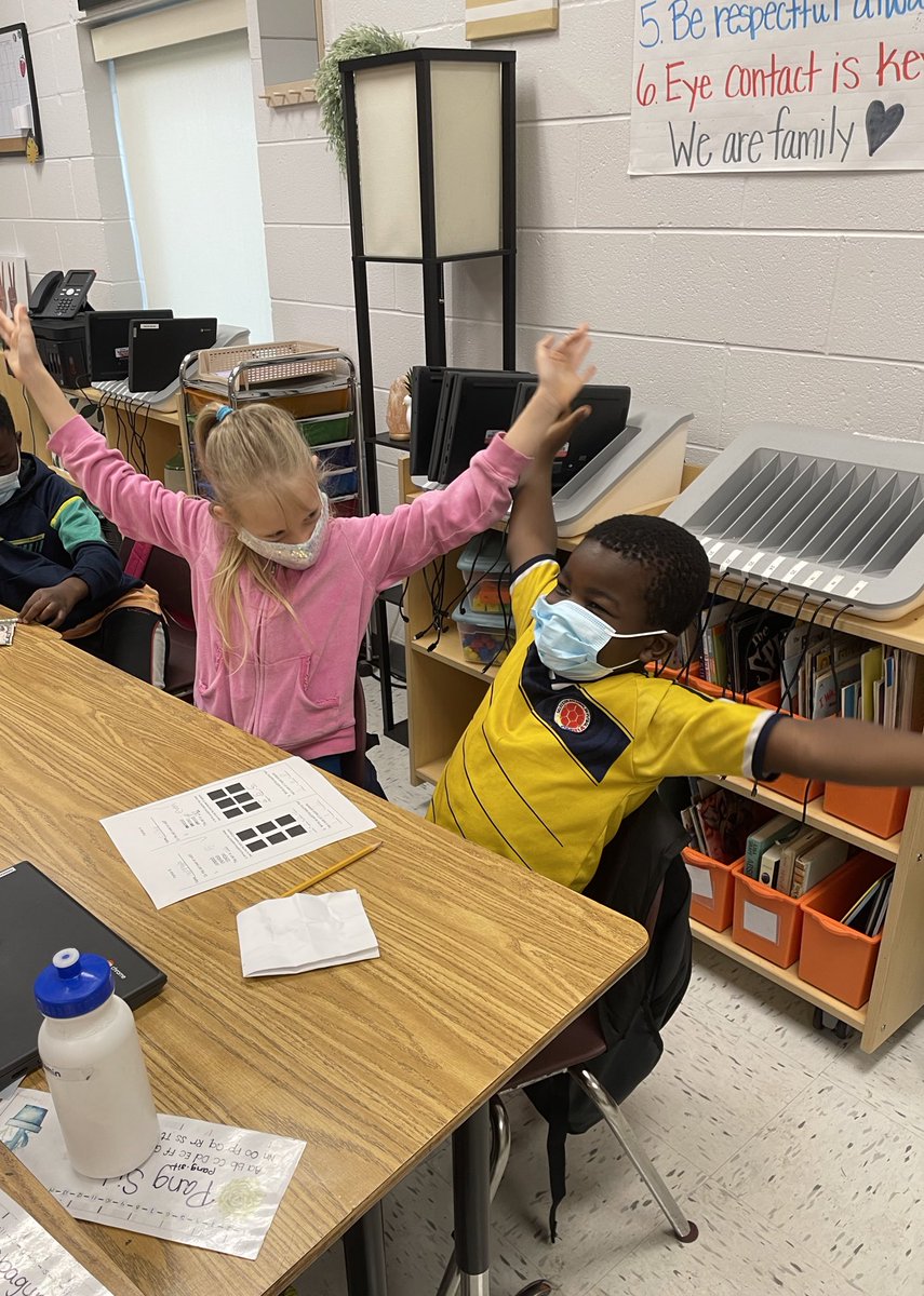 Emily Leon tweet media