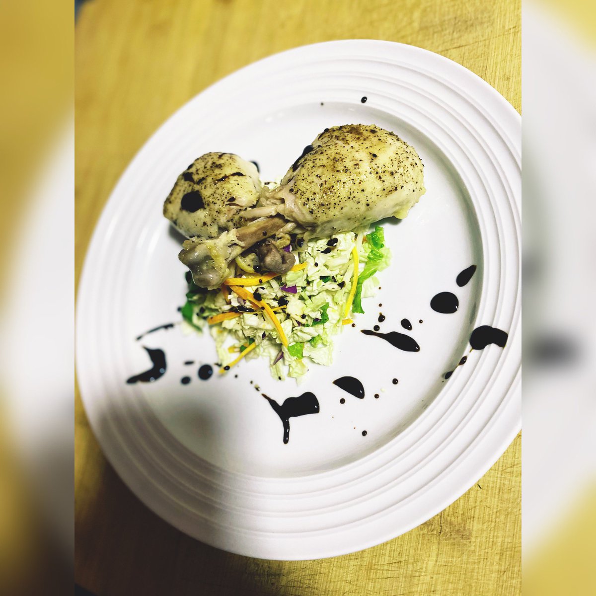 Eric5borommanyc's tweet photo. Chicken confit on a bed of fresh green salad topped with my home made  balsamic reduction #escoffier https://t.co/EezvN79zHo