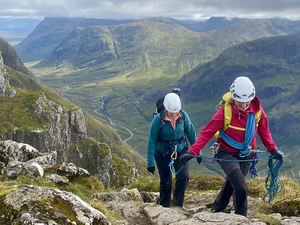 MaxHuntercouk's tweet image. Lena and I had a truly fun day with Emily, Lydia and Leon yesterday on the Aonach Eagach in Glencoe. We had so many double brocken spectres that we actually stopped looking at them!