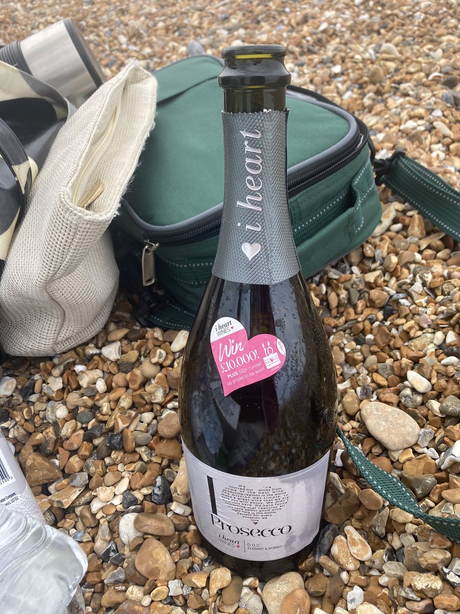 Imogen_EL's tweet photo. It’s been a blissful blue sky beachy bubbly kind of birthday https://t.co/P8pSt6gaUa