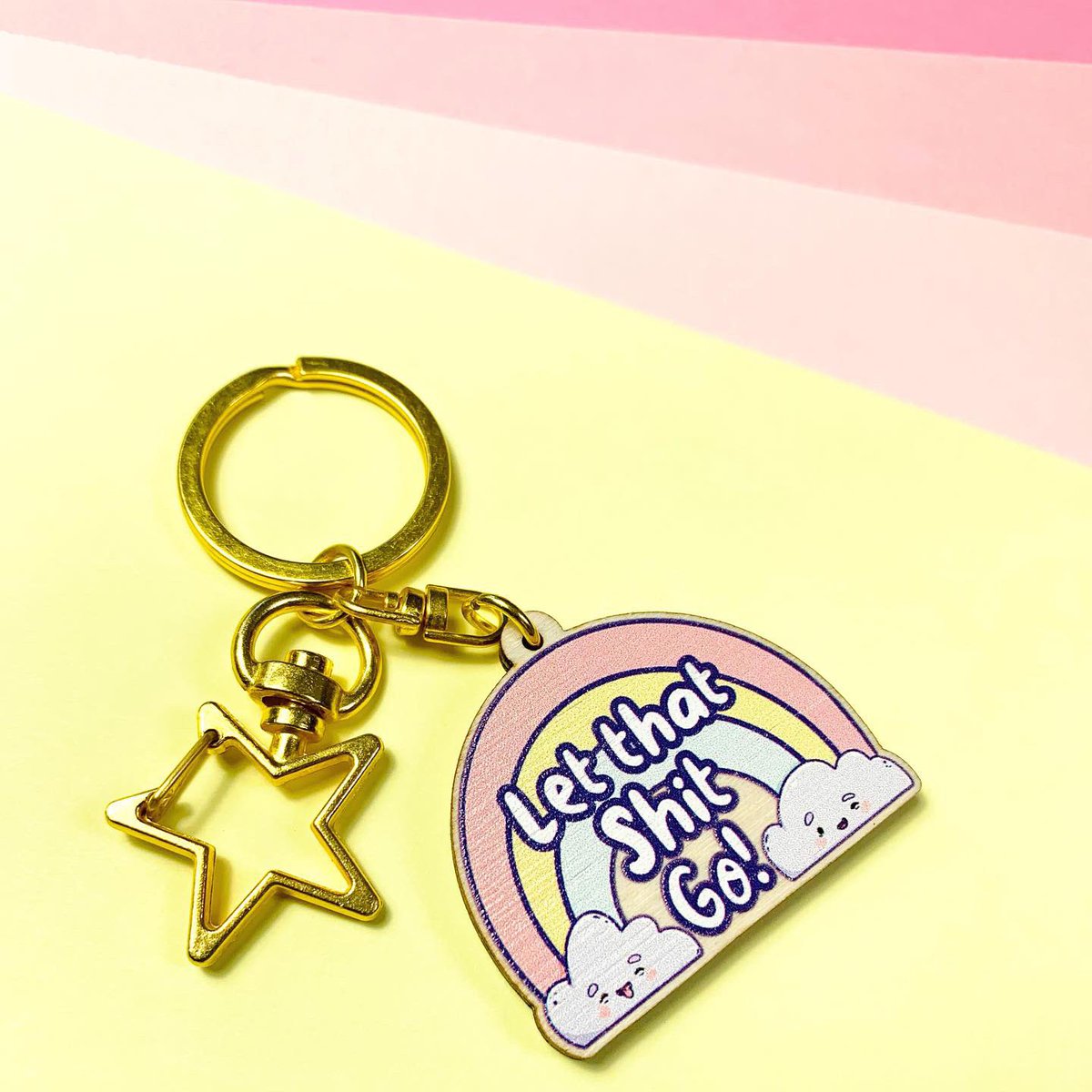 PeachyApricot's tweet photo. Happy Friday! ✨ #letthatshitgo https://t.co/2yaISncwJH