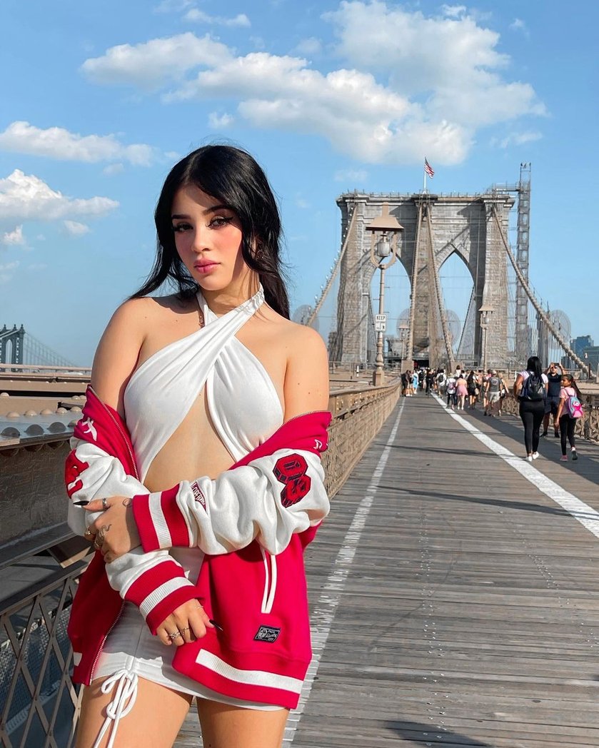 Sophiexhox's tweet image. "𝐸 𝓅𝑜𝒾 𝓆𝓊𝑒𝓁𝓁𝒾 𝒸𝑜𝓂𝑒 𝓂𝑒 𝓈𝒾 𝓈𝓋𝑒𝑔𝓁𝒾𝒶𝓃𝑜 𝒶 𝓂𝑒𝓉à, 𝓇𝒾𝓂𝒶𝓃𝑔𝑜𝓃𝑜 𝒸𝑜𝒾 𝓈𝑜𝑔𝓃𝒾 𝓂𝑒𝓏𝓏𝒾 𝒶𝓅𝑒𝓇𝓉𝒾. "

  | 𝕻𝖆𝖗𝖎𝖘 |  
                    #𝕱𝖗𝖆𝖓𝖈𝖎𝖆𝕸𝖋𝖘