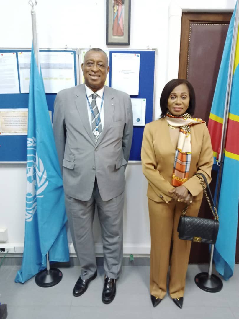 #RDC 
Échange fructueux ce vendredi entre la Présidente Esther Fayulu et le représentant de l’UNESCO en RDC, Mr Jean-Pierre Ilboudou. La lutte contre les nombreuses formes de discrimination dont sont victimes les personnes souffrant d’albinisme était au centre de leur discussion.