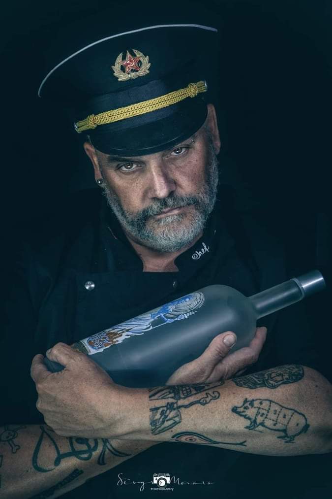 Hoje partiu um dos bons. #joebest #naomemoam Um brinde daqui até lá cima. És grande 🥂