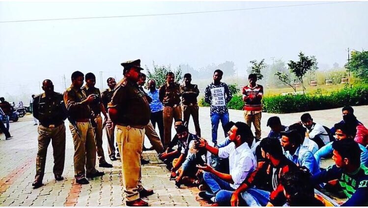 जंजीर नही कटती तो अपने पाँव काट लो
लंगड़ाकर चलो मगर आजादी से चलो । 

हम पूरब की छुपी हुई गुलामी में जी रहे हैं यह गुलामी हमें दूर करनी ही है इसके लिए चाहे हमें कितना भी बलिदान देना पड़े यह एक आजादी की लड़ाई है
