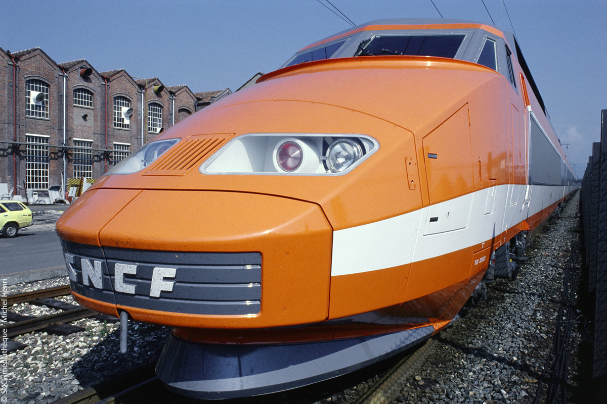 jfvigier's tweet photo. On fête les #40ansTGV, une fierté française ! Pour les 40 ans à venir, le défi est maintenant de développer un vrai maillage de dessertes ferroviaires rapides dans les petites villes et villes moyennes, pour construire une vraie France décentralisée. #Territoires https://t.co/05JUlt6lzM