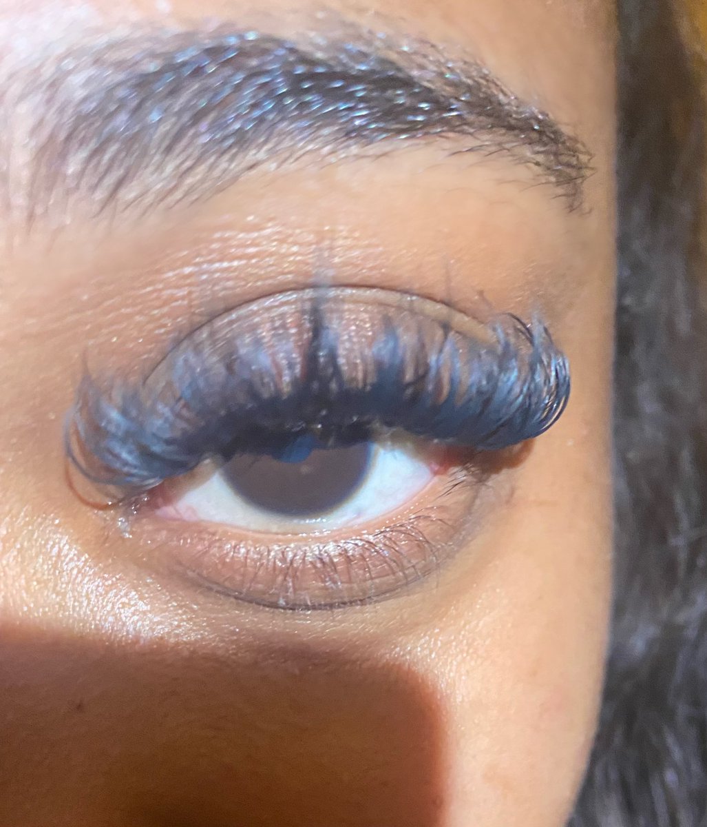 MESSYMONEYMINKS's tweet photo. Blooooop! 🧚🏽
Created this flirty look w/ @plglash volume lash tray!✨
12D,13D,15D,17D😮💨
@MESSYMONEYMINKS 💫
#bostonlashes #bostonlashtech #lashextensions #lash #nyclashes #atllashes #eyelashextensions #lashtech https://t.co/GLBP6esFpo
