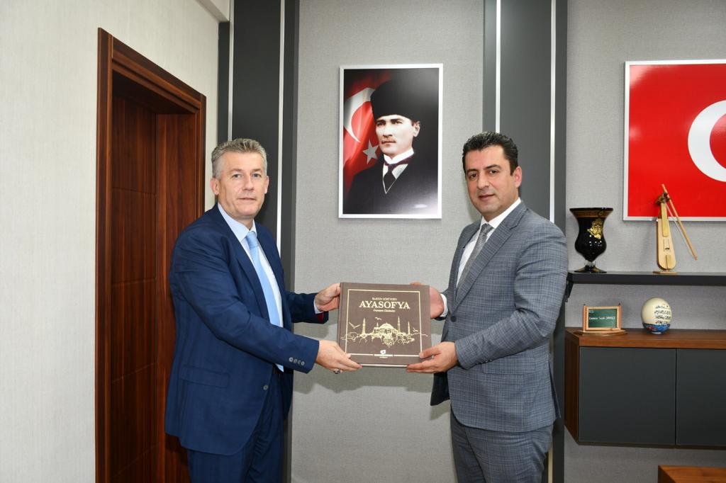 Basın İlan Kurumu Sakarya Şube Müdürü İbrahim Çorbacı, Müdürümüz Ebubekir Sıddık Savaşçı'ya hayırlı olsun ziyaretinde bulundu.

<a href="/tcmeb/">Millî Eğitim Bakanlığı</a> <a href="/SakaryaValiligi/">T.C. Sakarya Valiliği</a> <a href="/ebubekirsavasci/">Ebubekir Sıddık Savaşçı</a>

sakarya.meb.gov.tr