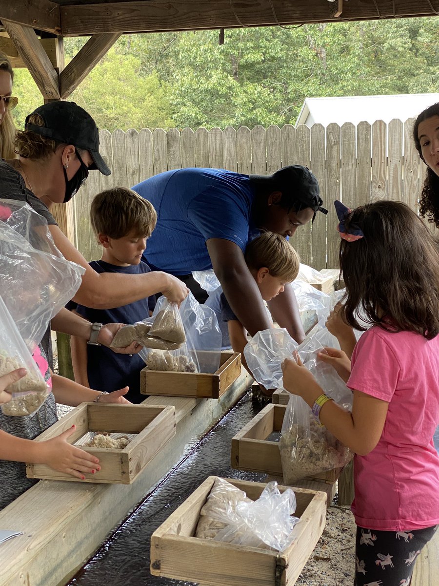 Blend+Ed had their first Friday field trip of the year! So much fun with our homeschool families ❤️💙🐮<a href="/Molly_Capps/">Dr. Molly Capps</a> @Miss_Luersman <a href="/MooreSchools/">Moore County Schools</a>