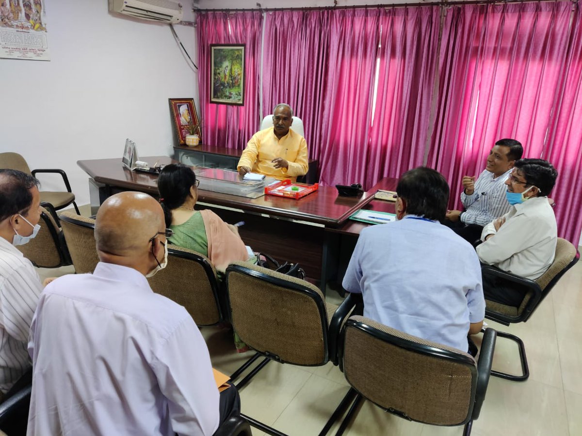 बैठक में सम्बंधित अधिकारियों को निम्नवत निर्देश दिए:

- समस्त डी.एल.एड. प्रशिक्षितों के प्रदेश शिक्षा विभाग में सहायक अध्यापक (प्राथमिक) के रिक्त पदों पर नियुक्ति पत्र अगले सप्ताह तक जारी करने के सम्बन्ध में

#EducationDepartmant | #Uttarakhand