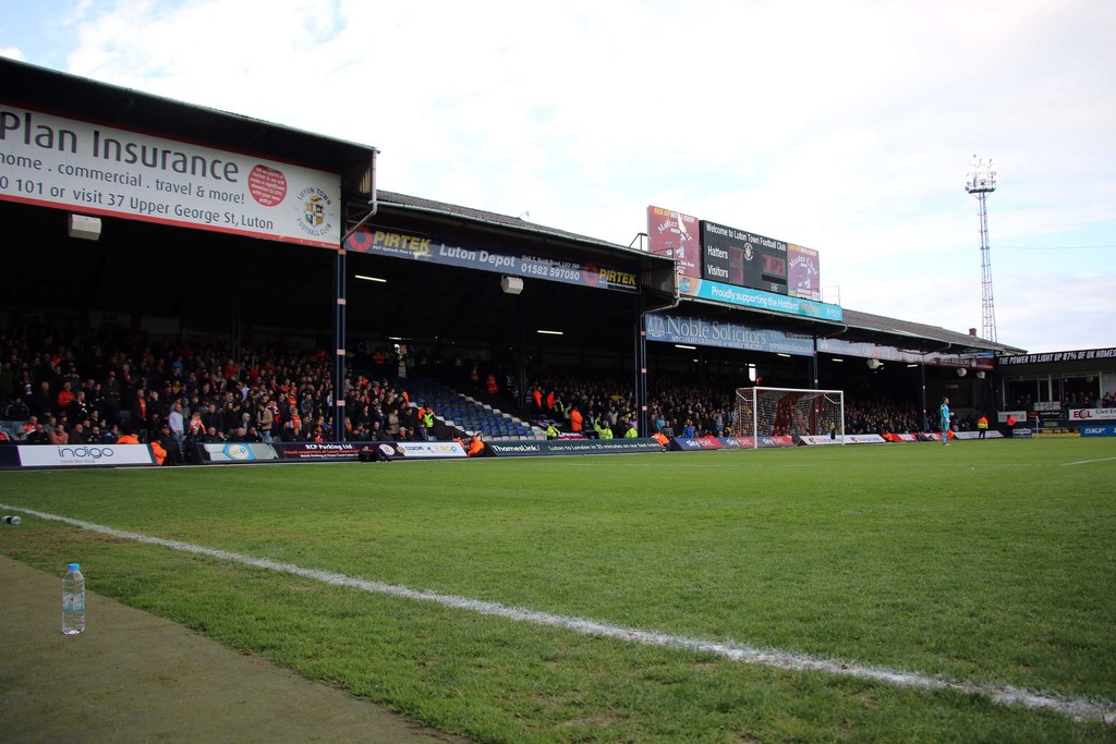 ucfb's tweet photo. 🎓 2018: Starts studying at UCFB
🎩 2019: Joins @LutonTown as an intern
💪 2021: Secures full-time role with the club

It's been a remarkable journey for Multimedia Sports Journalism graduate @JournoDanB!

Read more about his story 👉 https://t.co/uXSYfyQNVX https://t.co/bHpXQi3DbZ
