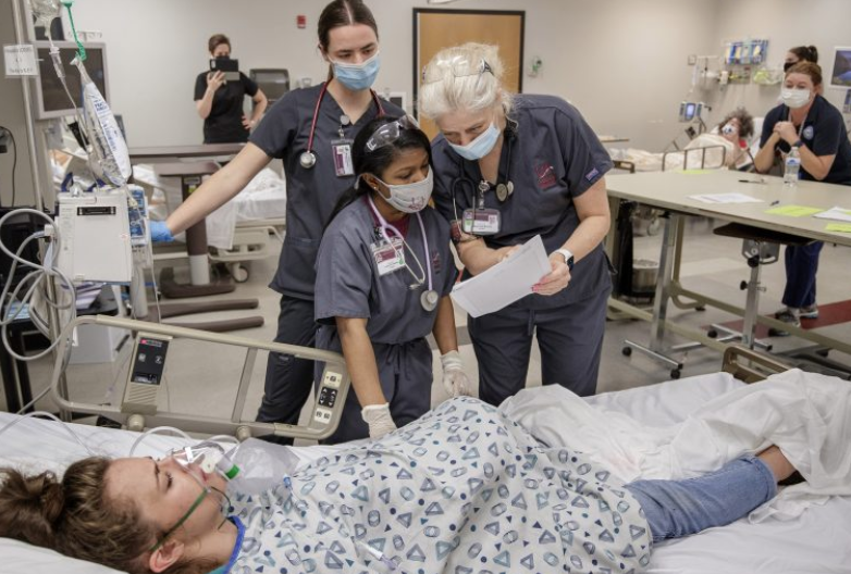 UALR's tweet photo. Several #UALittleRock programs have earned a spot in @usnews Best College Rankings.

- Best Undergraduate Nursing #148
- Best Undergraduate Business #212
- Best Undergraduate Computer Science #252

https://t.co/Qasg6FGgRe https://t.co/b1BvCQcG7D