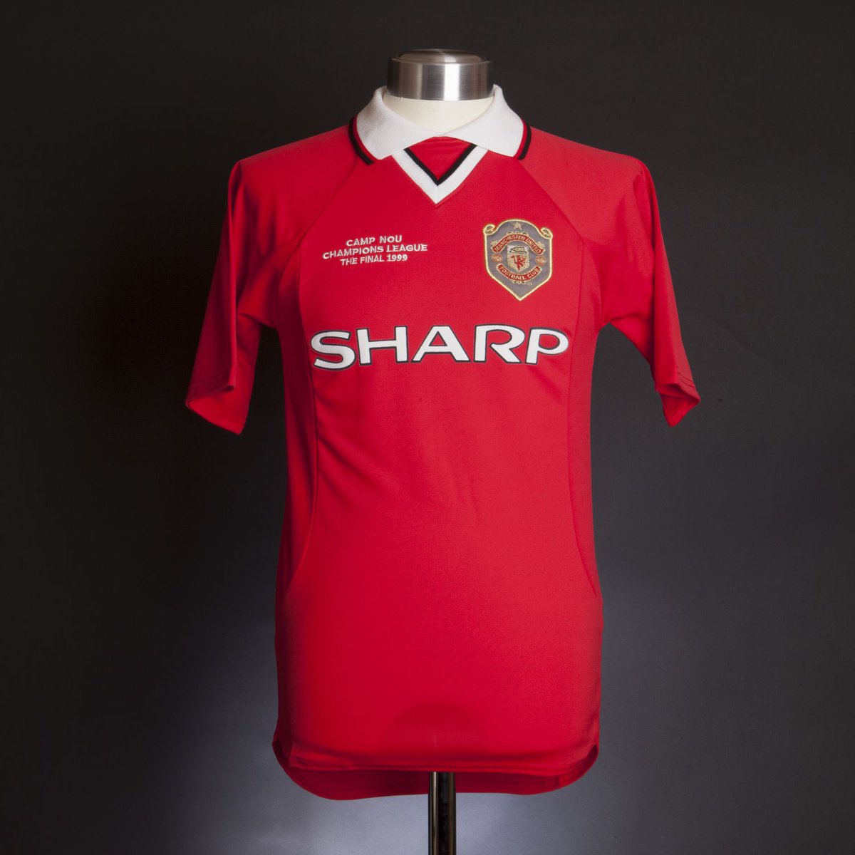 FM_Twittah's tweet photo. Who's the first player you think of when you see this shirt?
#footballmemories #MUFC #Manchester #ManchesterUnited #ManchesterUnitedFC #GGMU #90sfootball #calcio #premierleague #soccer #MUN #MUNFC #MUFCfan #MUFCfans #manutd #MUFCarmy #МанчестерЮнайтед #Манчестер #ОлдТраффорд https://t.co/RFKOulYdfx