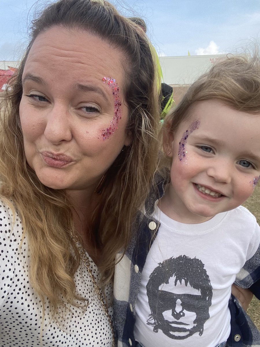 hanmcmanus's tweet photo. @liamgallagher Someone is very excited about her first festival and seeing LG! (Not telling her she’ll probably be asleep 🤦🏼‍♀️) https://t.co/LXlIrQgoS9