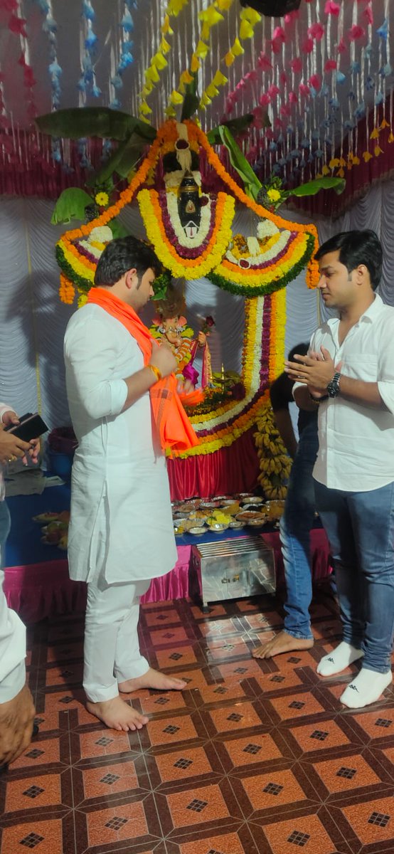 Today we have welcomed @GauravgGautam & @BjpPravin1 at our Ganpati Mandal. Krishna sports club asalfa, Mumbai @TajinderTiwana 
#ganapatibappamorya #GaneshChaturthi2021 🙏