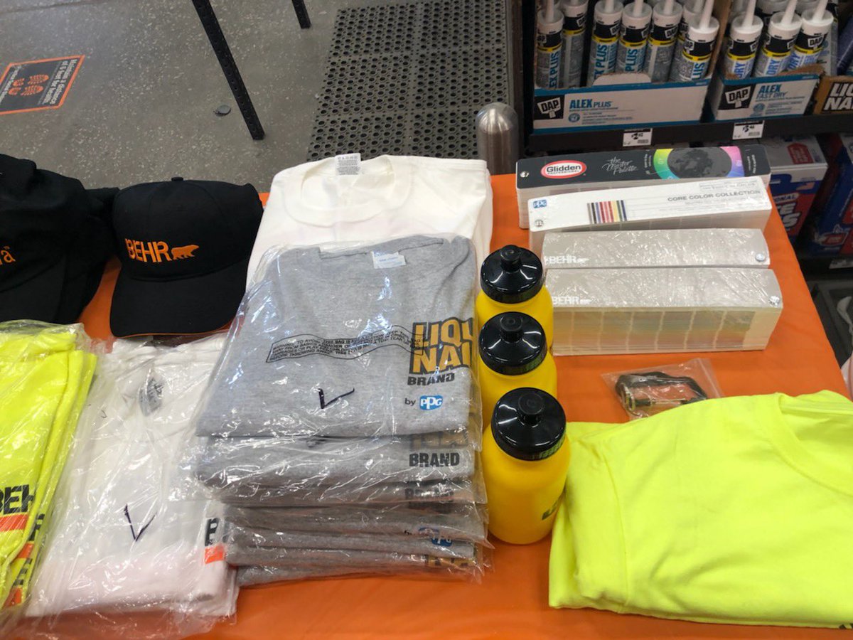 Pro Appreciation Week, our cashier Sofi getting those Pro Xtras!! <a href="/Shaw1Natisha/">@natisha2216</a> <a href="/AustinM16136127/">Austin Morris</a> <a href="/HinckJ/">Mike Hinck</a> <a href="/NathanMcAleese/">Nathan McAleese</a> #proxtraperks #d175pro