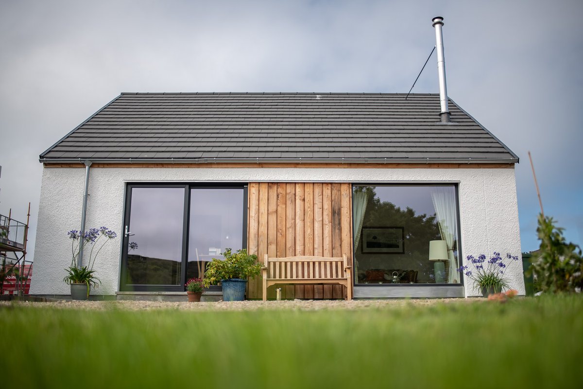 rhouseskye's tweet photo. It's great to be back at Jon and Sandie Fishers' new RS2 https://t.co/wIwVwHYN7m now they have had a couple of months settling in and we have to say it is looking lovely! ๐ #turnkeyservice #newbuild #selfbuild #rhouse #skye #madeonskye #newhome #designbuild #prefabhouse https://t.co/jcgA6i7U1V