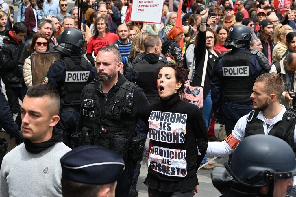 titrespresse's tweet photo. (Marianne): #Solveig #Halloin condamnée en diffamation après ses accusations de viol envers Philippe Caubère : La militante antispéciste Solveig Halloin a été condamnée à 1 000 euros de dommages-intérêts et 500 euros d'amende.. https://t.co/WwtLfySW06 https://t.co/vZvhr9pjGM