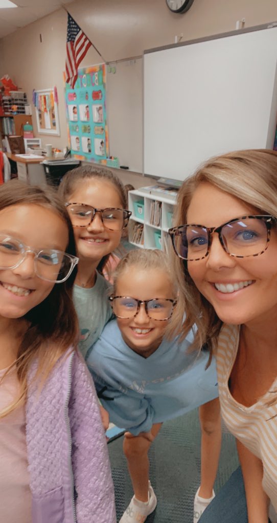 MrsSharpGr3's tweet photo. Twinning with my girls today! Happy Friday! https://t.co/Nt47YoWUK5