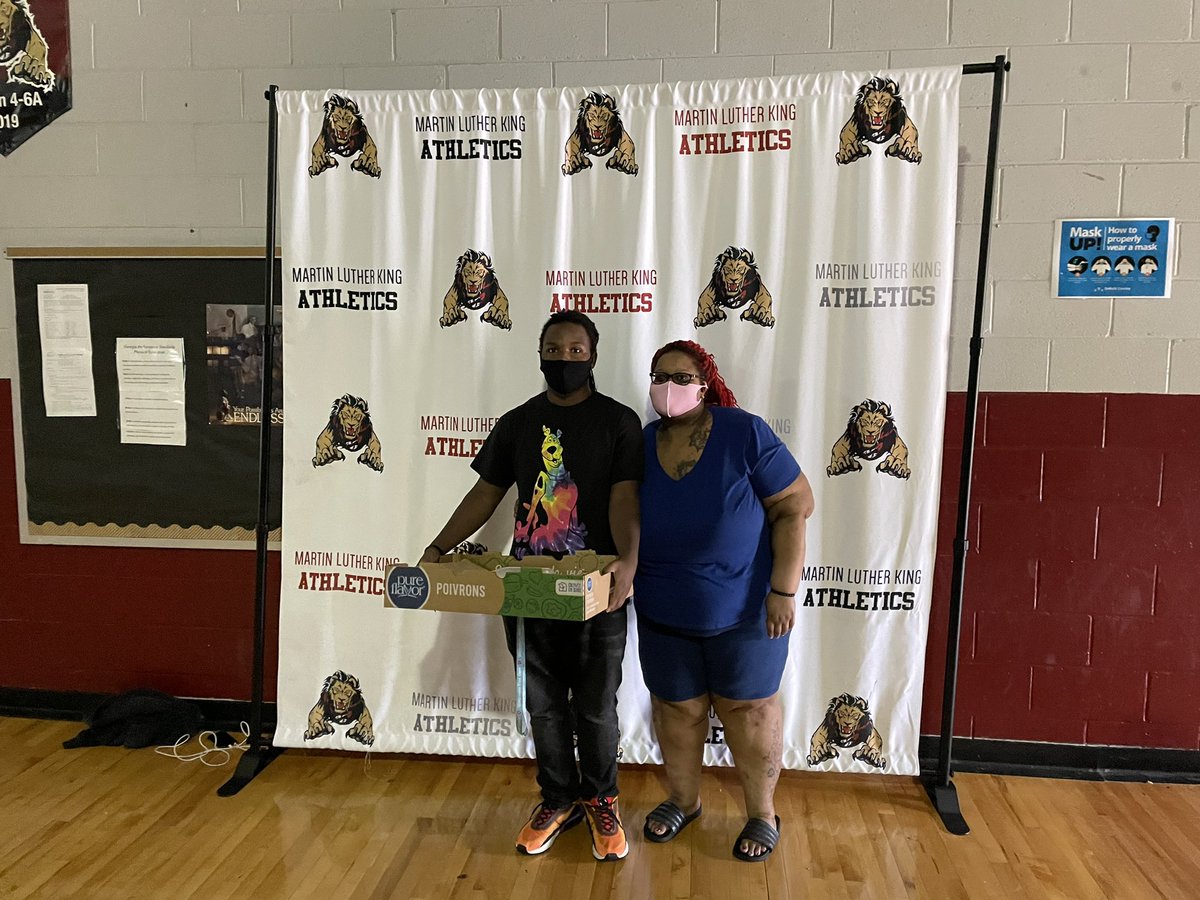 Congratulations to this week's students and teachers of the week.
Fred Hammonds- Teacher
Ke'Asha Mitchell
Aiden Smith 
Donovan Lewis-Green
Arianna Cerezo