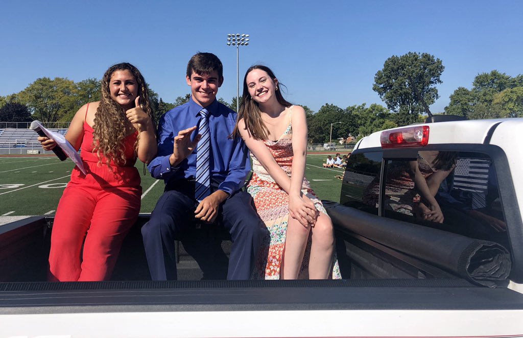 PHS_CREST_2022's tweet photo. Extremely proud of our two EICs @HannahMekky and @ClaireGraver Both of you are the most amazing leaders and great representations of what it means to be a PROSPECT KNIGHT. #yearbooklove https://t.co/Iz9afSLu4y