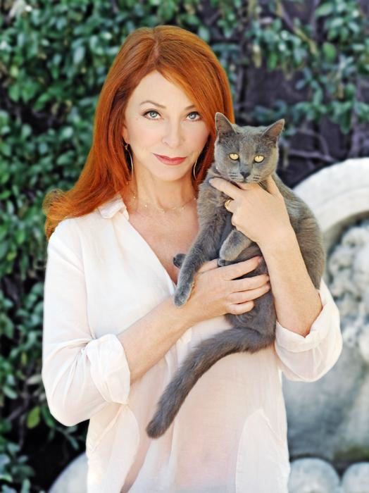 77MASH's tweet photo. #OnThisDay, 1951, born #Elvira = Cassandra Peterson - #TheMistressoftheDark https://t.co/xJqITcQ4tG