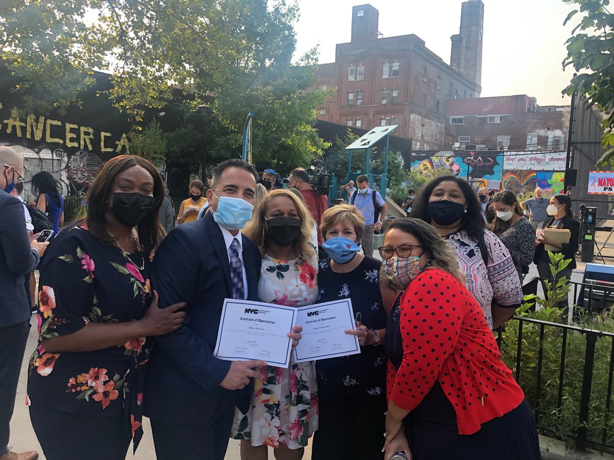 KarenWatts729's tweet photo. Great visits across @BKNorthNYCDOE during the #FWOS2021!!! Here with @DOEChancellor, Acting Superintendent Nyree Dixon, Deputy Supt. Alison Alexander, Principal Janine Colon @196WBMS where kindergarteners were the first to receive  Baby Bonds &amp; Principal Jeffery Merced @MS_582! https://t.co/ZSqoO4nNd5