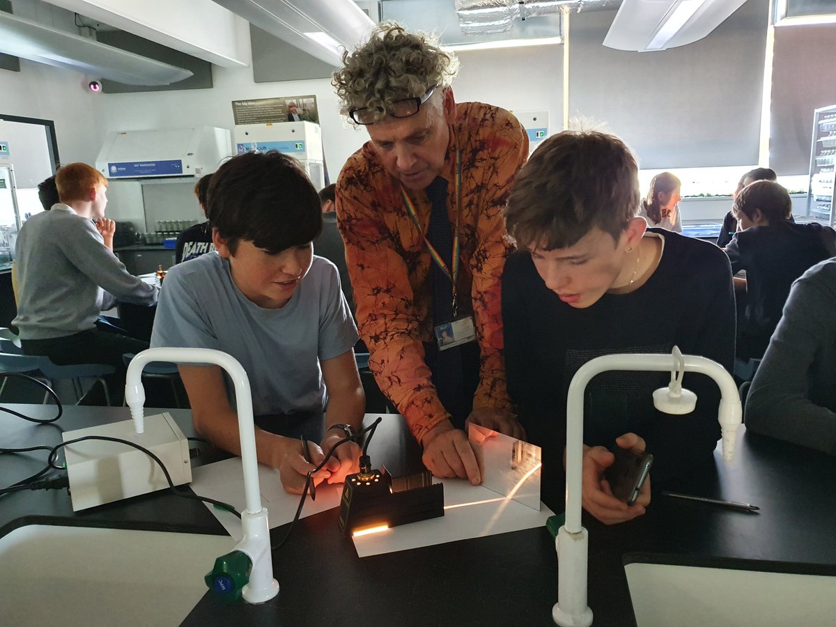 SomStudioSchool's tweet photo. Lots of hands-on practical work and investigations going on in science this week - a fantastic start to the new school year! #STEM #Physics #scientist https://t.co/v3laVRpIce