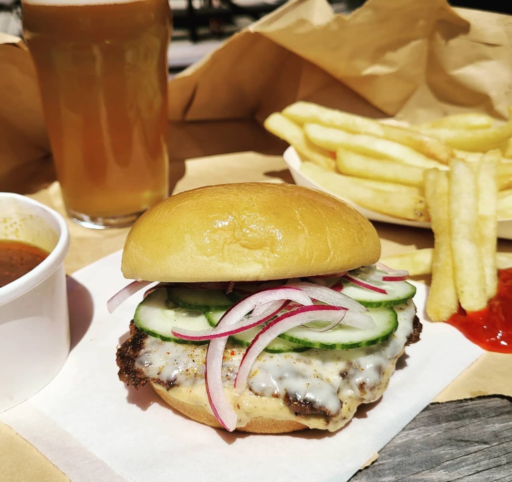 draught house (@draughthouse) on Twitter photo STOP ✋ COLLAB TIME ⚠️
Special this weekend at LH at the DH -
From Chef Brendan <a href="/oldthousandatx/">Old Thousand</a>
Spicy Chengdu Dip Burger:
Szechuan Spiced Akaushi Beef, Chengdu Hot Pot Broth, Sesame Remoulade, Cheese, Cucumber, and Red Onion on a Martin's Potato Roll… instagr.am/p/CT70hM2FDzX/ STOP ✋ COLLAB TIME ⚠️
Special this weekend at LH at the DH -
From Chef Brendan <a href="/oldthousandatx/">Old Thousand</a>
Spicy Chengdu Dip Burger:
Szechuan Spiced Akaushi Beef, Chengdu Hot Pot Broth, Sesame Remoulade, Cheese, Cucumber, and Red Onion on a Martin's Potato Roll… instagr.am/p/CT70hM2FDzX/