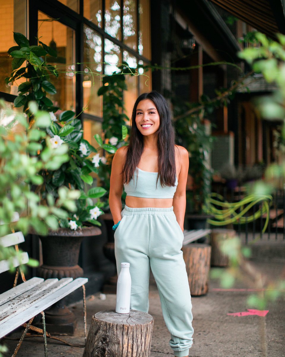 Eat your greens and drink your water! Happy Friday, friends!