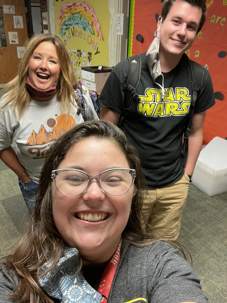 MrsBurkes_Class's tweet photo. The team that Star Wars-es together stays together! #gencon #nerdfriday https://t.co/EnlxKGA0br