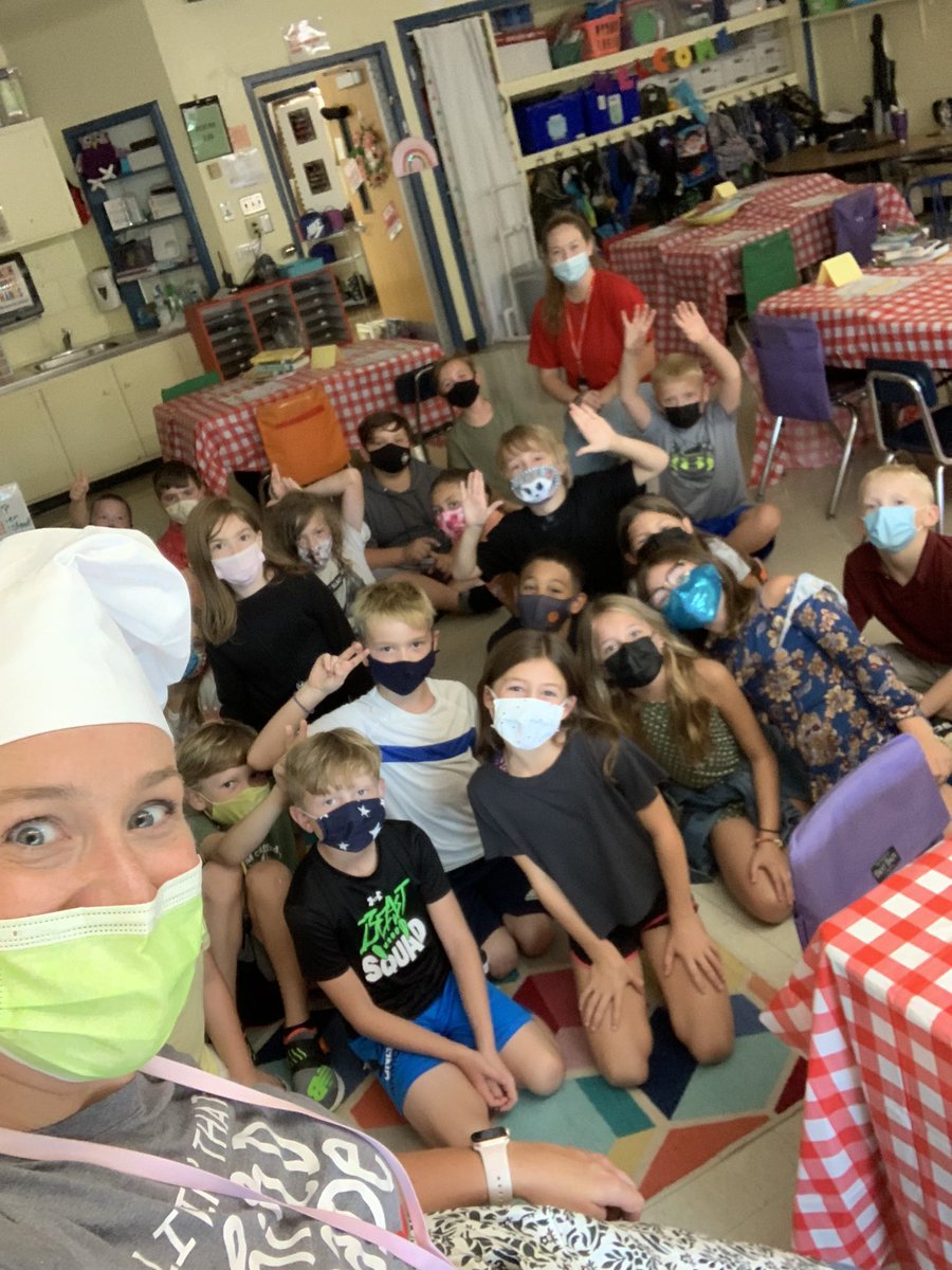 3rdwithsnyder's tweet photo. Third graders enjoyed a book tasting this afternoon and explored many different genres! We can’t wait to dig deeper into our top picks next week 📚@CroninBee @BCSDBEES https://t.co/DwALDAojm9