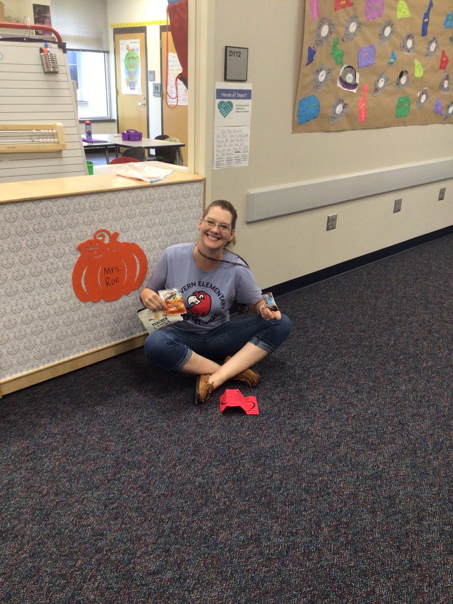 BethanyRoe's tweet photo. Thanks Evans Cheer, you really made my day! #Evansliveskind #EMSCheer #EMSPantherettes #misdliveskind #Soaring2NewHeights #mymisd https://t.co/1P9xU7o5nH